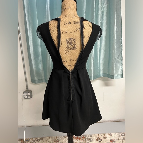 Beautiful dress - Picture 2 of 3